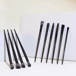 Set de 10 brochas de maquillaje de ojos profesionales con mango negro para sombra y corrector.