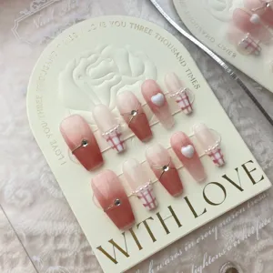 Handgefertigte Verlauf Press On Nails Luxus Strass Herz 3D Dekoration Mittellang Sarg Künstliche Nägel Damen Valentin Party Schmuck