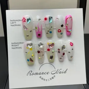 Handgemaakte luxe neppe kunstnagels set met kristallen strass steentjes en leuk roze design