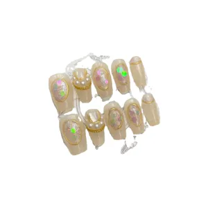 Unghie fatte a mano corte nude glitter perle catena design elegante set completo