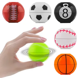Close-up details van mini sportbal fidget spinners, verschillende stijlen voor ontspanning.