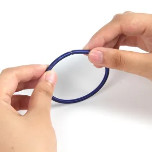 Pulsera de juguete de resorte de metal elástico, anillo de muñeca de descompresión y masaje.