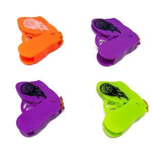 Ensemble de lanceurs de jouets de décompression de bureau colorés avec motif de flammes, idéal.