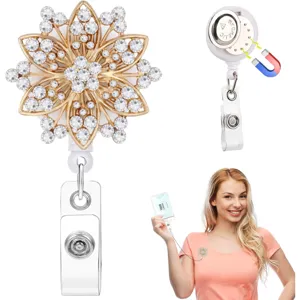 Carrete de Insignia Retráctil Magnético Flor de Strass y Perla Artificial Porta Nombre para Enfermeras Médicos Maestros Personal de Oficina