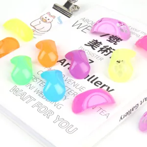 Juguetes de bolas de malla de plástico de colores y accesorios de puzle DIY para niños.