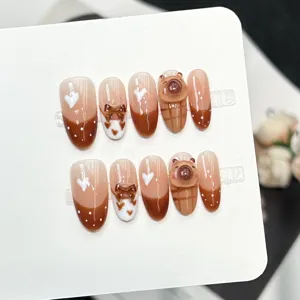 Unghie finte fatte a mano con design di orsetto 3D carino stile francese set manicure