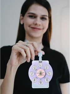 Medical obstetrics fetal position rotating wheel badge model, 3.35-inch round educational tool.