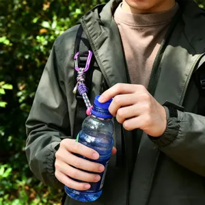 Bunte Outdoor Fallschirmschnur Wasserflaschenhalter Schlaufe mit Karabiner fuer Camping.