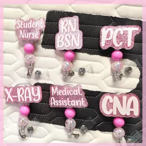 Rosa glitzernde Namensschilder Halter Set für Pflegekräfte mit ausziehbarem Clip.