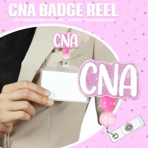Ausziehbarer CNA Ausweishalter mit glitzernden Buchstaben und süßem Clip für Pflegekräfte.