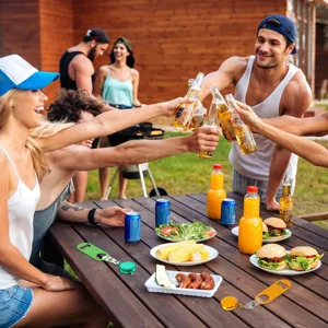 Praktischer einziehbarer Bierflaschenöffner mit Schlüsselanhänger für Grillpartys.