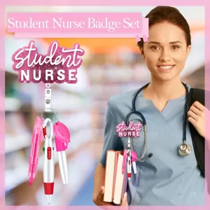 Detailansicht des Krankenpflege Ausweis Halters und Stiftesets mit rosa Zubehörteilen.