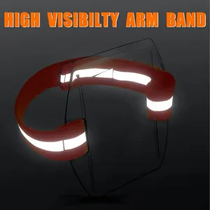 Hochsichtbares Armband mit Reflexstreifen und klarem Kartenhalter für den Außeneinsatz.