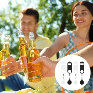 Einziehbarer Bieröffner mit Schlüsselring und praktischem Zugseil für den Camping- und Partygebrauch.
