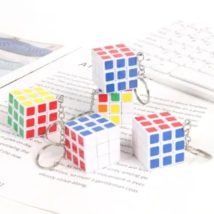 Mini 3x3x3 Zauberwürfel Schlüsselanhänger bunte Puzzle Spielzeug Anhänger Detailansicht tragbar