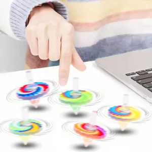 Gros plan de toupies de décompression en acrylique coloré montrant un mouvement de rotation floral.