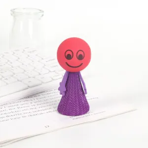 Bonito juguete de descompresión de resorte con cabeza roja y cuerpo de malla violeta antiestrés.