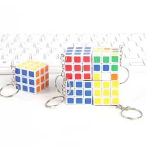 Bunter Mini Zauberwürfel Schlüsselanhänger 3x3 Geduldsspiel tragbarer Spielzeug Ring