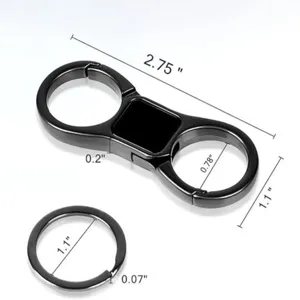 Portachiavi a doppio anello in metallo nero con fibbia girevole e anello extra per chiavi.