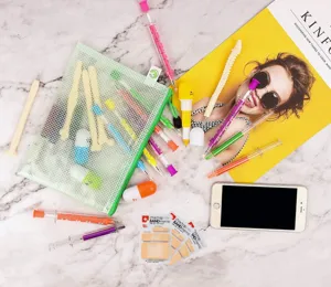 Neuheit Krankenschwester Spritzen Stift Set mit Kapsel Stiften und Federmäppchen Detail Ansicht.