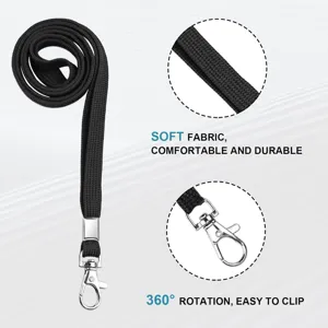 Detalle de cordón que muestra textura de tela negra suave y clip metálico giratorio de 360°.
