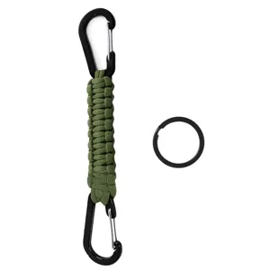 Detailansicht des taktischen Paracord-Schluesselanhaengers mit Doppelkarabiner fuer Outdoor.