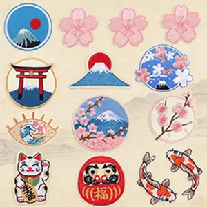 Set de parches bordados japoneses con motivos de cerezos monte fuji kois y gato de la suerte.