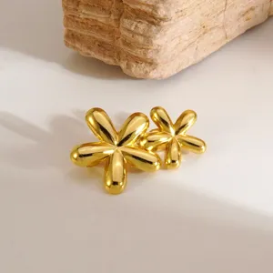 Elegant gold flower brooch metal pin aesthetic jewelry statement accessory for women