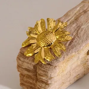 Elegant gold flower brooch with textured petals, versatile high-end floral jewelry piece.