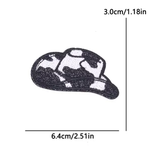 Detailopname van de geborduurde cowboyhoed patch met de exacte afmetingen duidelijk.