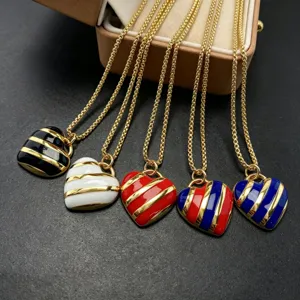 Vergoldete Messing bunte gestreifte Herz Anhänger Halskette Set Mode Schmuck Zubehör
