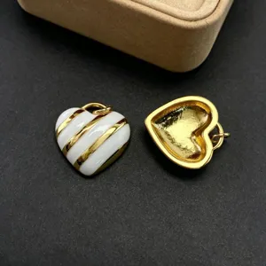 Vergoldeter weißer Emaille Herz Anhänger DIY Schmuck Zubehör für Halskette Armband