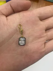 Ciondolo in zirconia cubica rettangolare placcato in oro accessorio per gioielli.