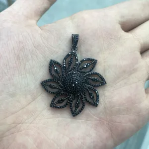 Modischer großer schwarzer Strass Blumen Anhänger Gunmetal Blatt Halskette Damen Schmuck