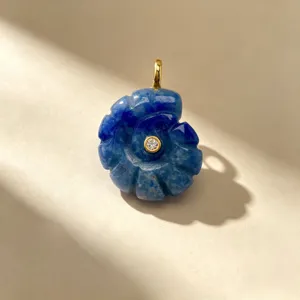 Pendentif Coquillage en Pierre Naturelle Bleue Vue de Détail Collier Plaqué Or
