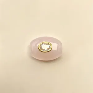 Natürlicher Rosenquarz Edelstein Anhänger DIY Schmuck Zubehör mit elegantem Goldrand Kristall
