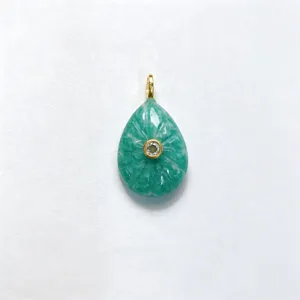 Green teardrop natural stone pendant with central zirconia crystal for DIY necklace detail