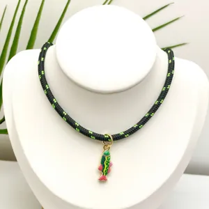 Style océan coloré émail rayé petit poisson pendentif bricolage collier corde noire mode