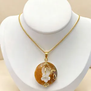 Natural abalone shell pendant necklace ethnic style retro clavicle chain jewelry detail view