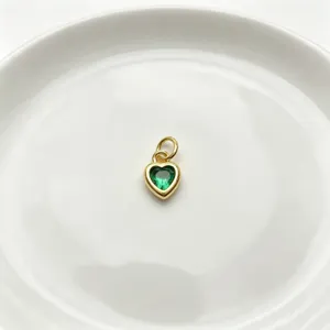 Vergoldeter grüner Zirkonia Herz Anhänger Charms für DIY Schmuck Halskette Ohrringe