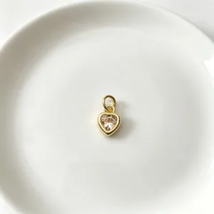 Goldfarbener Zirkonia Herz Anhänger kupferplattiert DIY Schmuck Zubehör für Halskette Ohrring