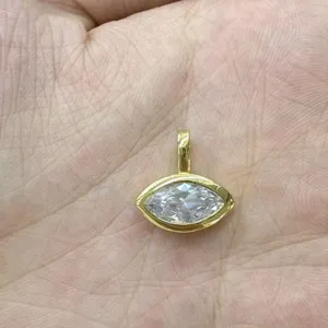 Ciondolo in zircone bianco marquise placcato oro per creazione di gioielli fai da te e accessori.