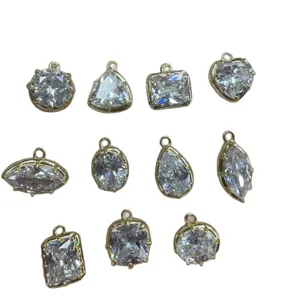 Set di ciondoli DIY in zircone cubico placcato oro, varie forme geometriche.