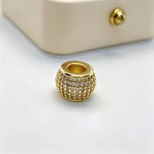 Perla charm in zircone micro-pavé dorata per creazione di gioielli DIY, ideale per bracciali.