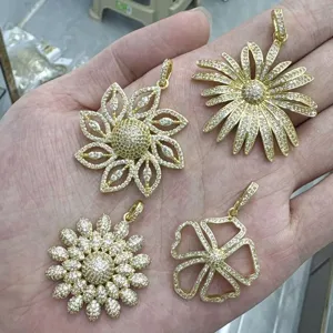 Unique Copper Flower Pendant For Women Electroplated Rhinestone Pave Flower Shape Pendant Personal Delicate Jewelry Accessory