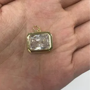 Elegante rechteckige Zirkon Anhänger Halskette aus Kupfer mit 18K Gold Beschichtung Damen.