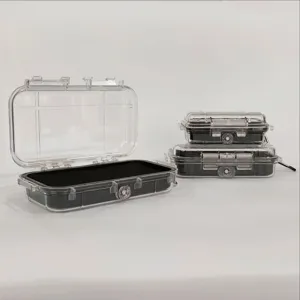 Transparante waterdichte opbergdoos met schuimstof voor outdooruitrusting en gadgets.