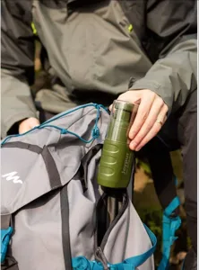 Gedetailleerd overzicht van draagbare outdoor waterfilter strohalm voor kamperen en wandelen.