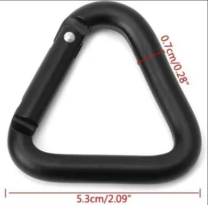 Vista dettagliata del moschettone triangolare in alluminio nero con dimensioni precise.
