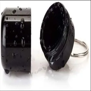 Vue détaillée de la capsule étanche noire en aluminium avec joint d'étanchéité et anneau.